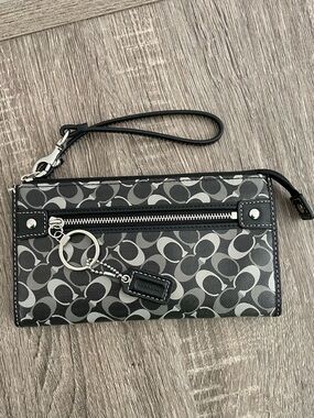 Coach Signature Wristlet Black Gray Zip Pouch Wallet w/ Strap Silver Hardware